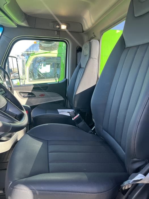 2026 Peterbilt 567 — photo 13