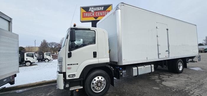 2025 Isuzu FTR — photo 2