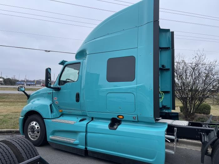 2026 International LT — photo 3