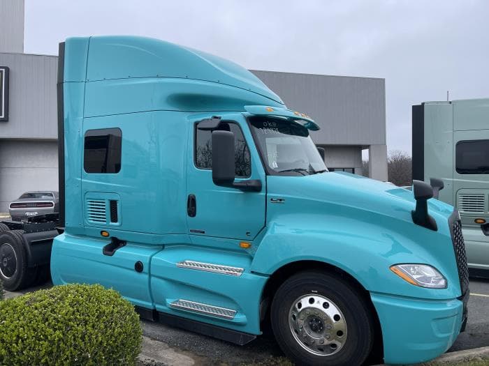 2026 International LT — photo 6