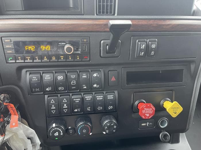 2026 International LT — photo 11