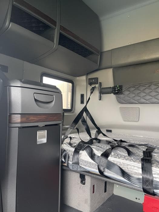 2026 International LT — photo 12