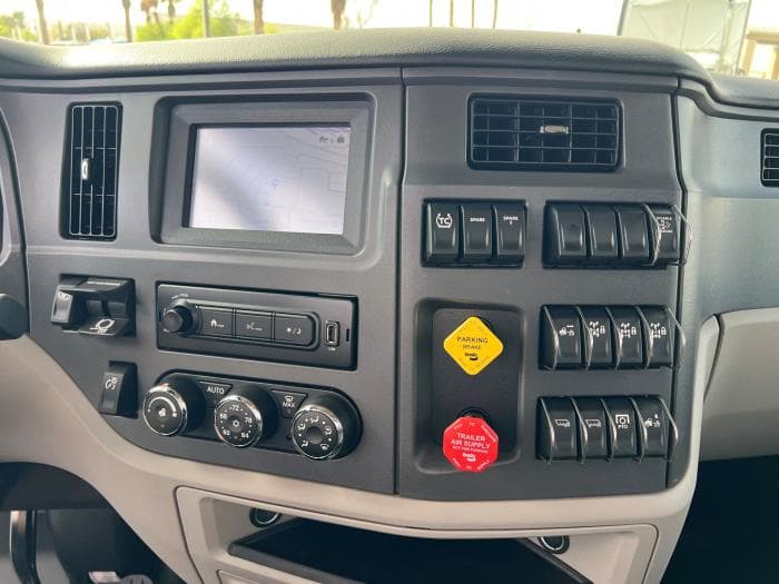 2026 Peterbilt 567 — photo 12