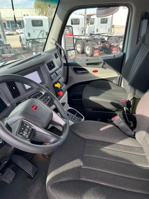 2026 Peterbilt 567 — photo 10