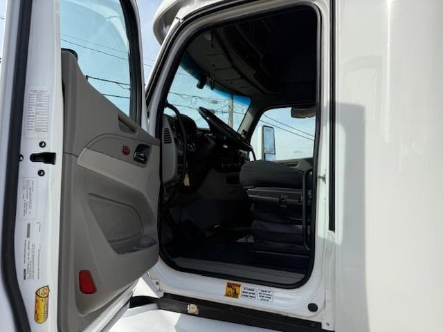 2022 Peterbilt 579 — photo 6