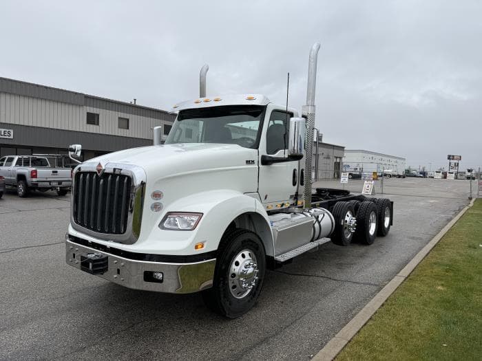 2026 International HX — photo 2