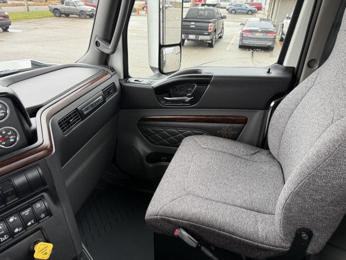 2026 International HX — photo 16