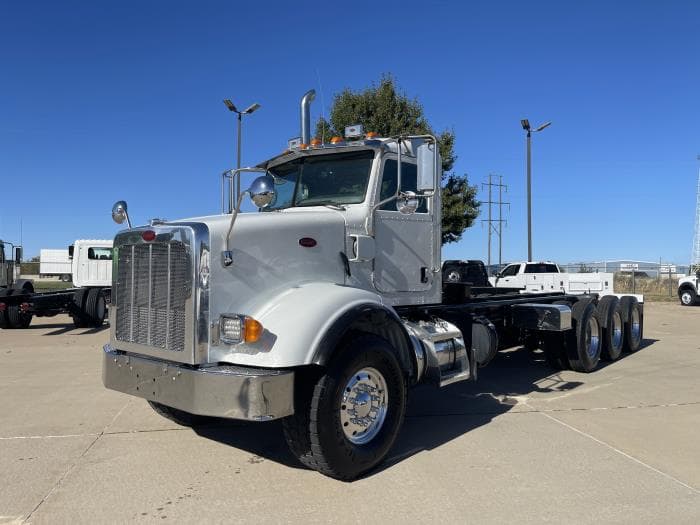 2014 Peterbilt 365 — photo 2