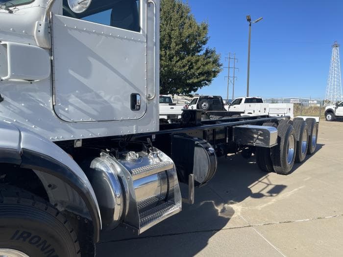 2014 Peterbilt 365 — photo 18