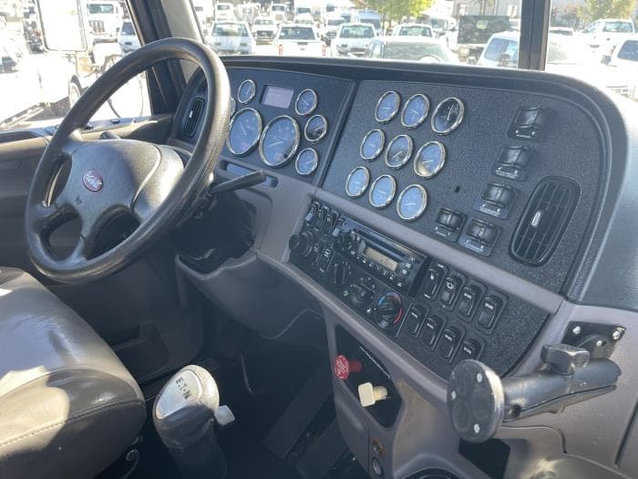 2014 Peterbilt 365 — photo 24