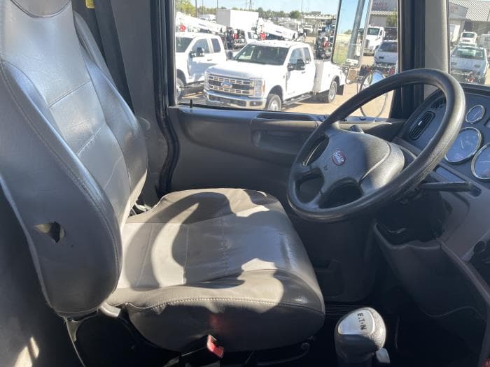 2014 Peterbilt 365 — photo 25