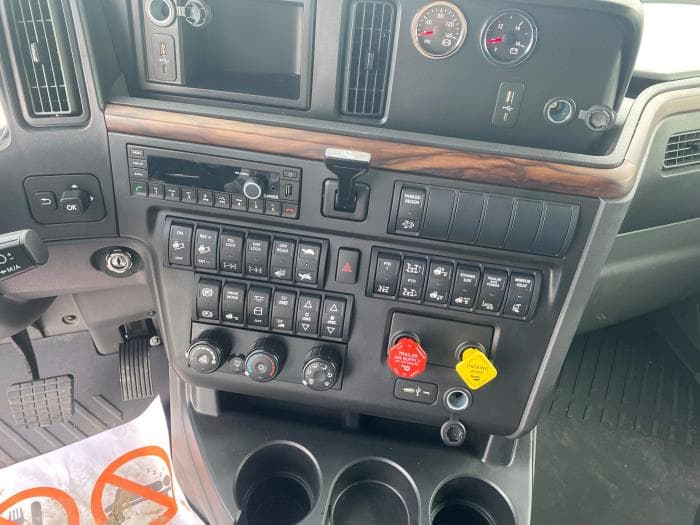 2026 International LT — photo 9