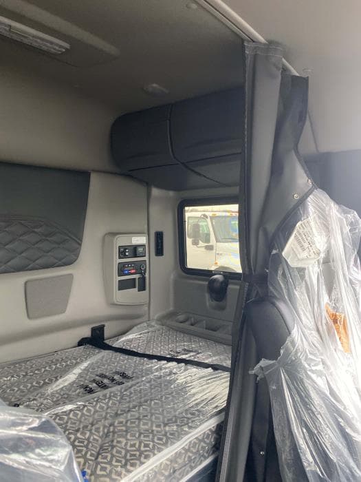 2026 International LT — photo 10