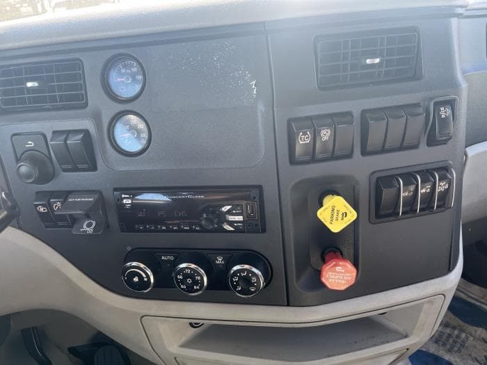 2020 Peterbilt 579 — photo 11