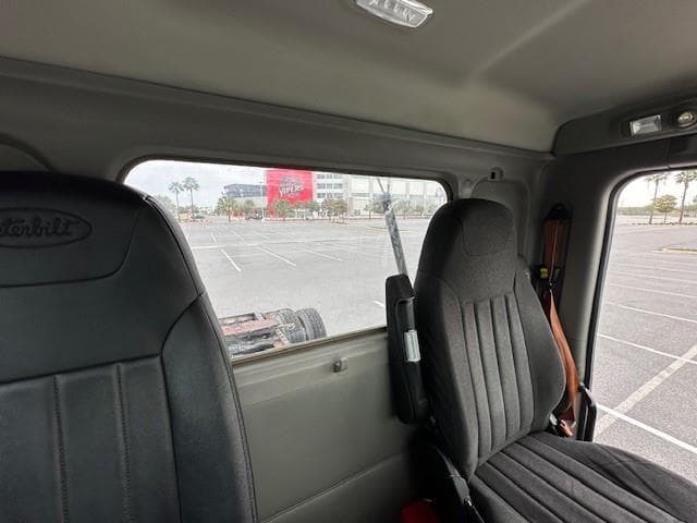 2020 Peterbilt 579 — photo 14