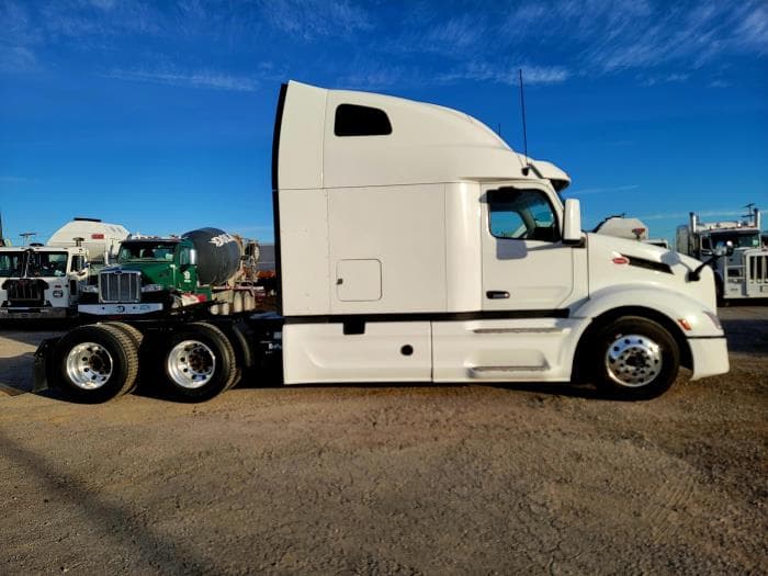 2022 Peterbilt 579 — photo 6