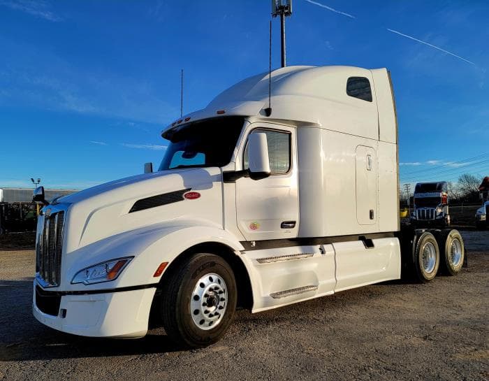 2022 Peterbilt 579 — photo 2