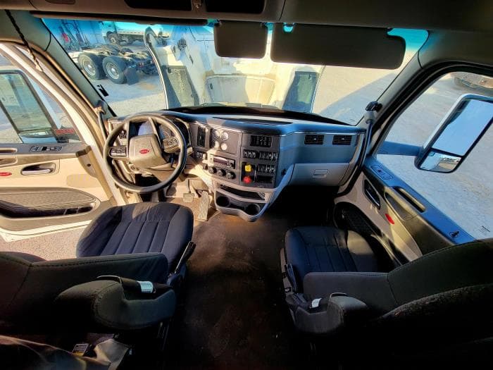 2022 Peterbilt 579 — photo 22