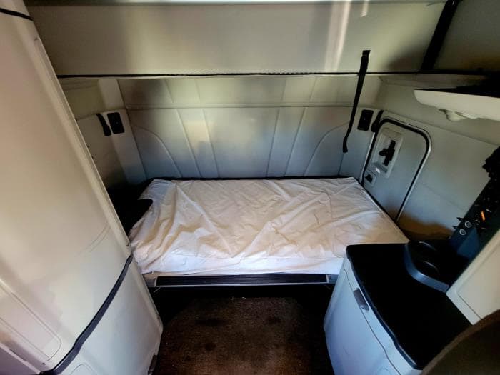 2022 Peterbilt 579 — photo 25