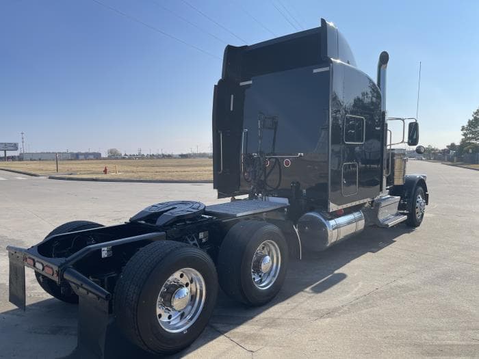 2022 Peterbilt 389 — photo 10