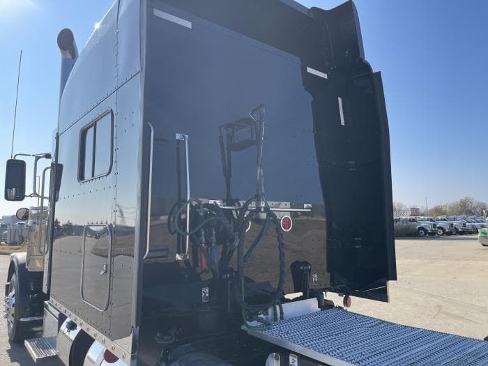 2022 Peterbilt 389 — photo 14