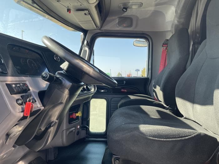 2022 Peterbilt 389 — photo 18