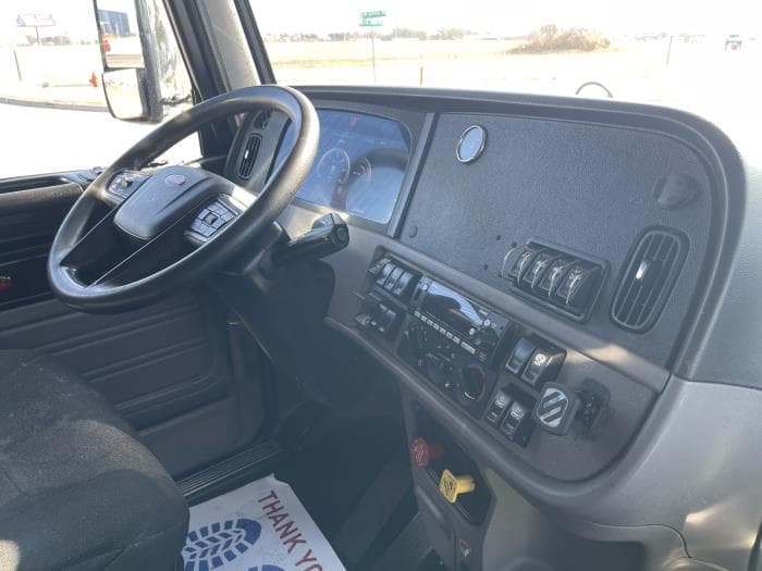 2022 Peterbilt 389 — photo 22