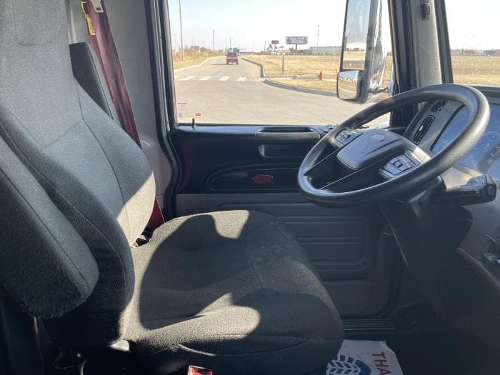 2022 Peterbilt 389 — photo 23