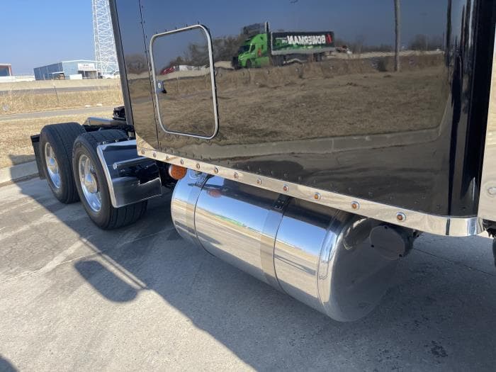 2022 Peterbilt 389 — photo 6