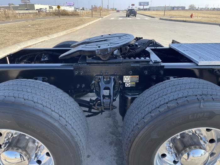 2022 Peterbilt 389 — photo 8