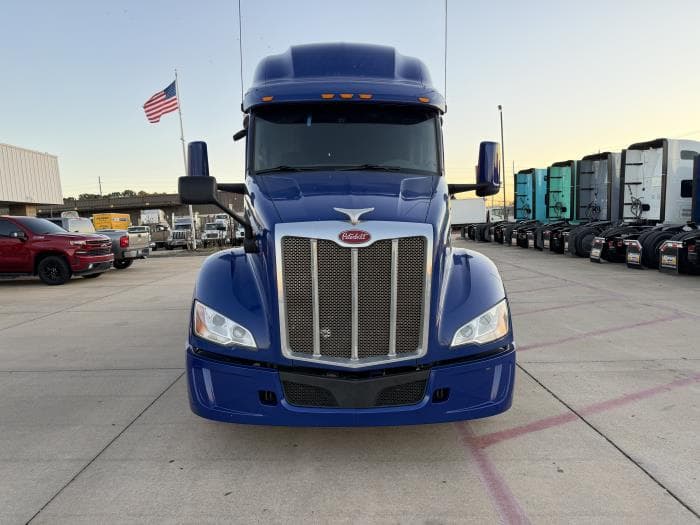 2022 Peterbilt 579 — photo 9