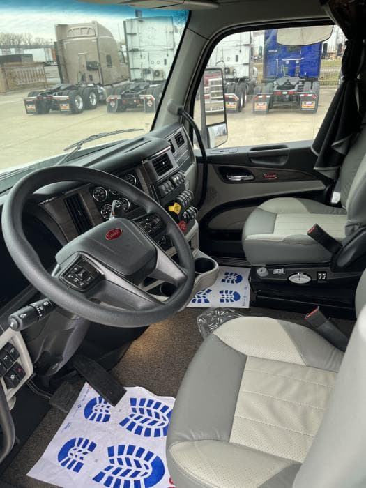 2026 Peterbilt 579 — photo 13
