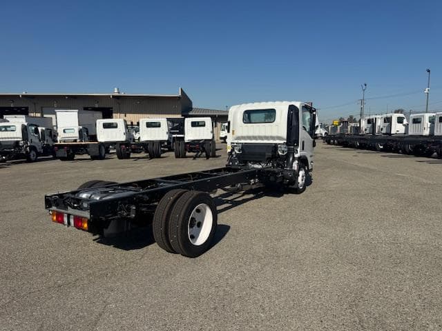 2025 Isuzu NRR — photo 6