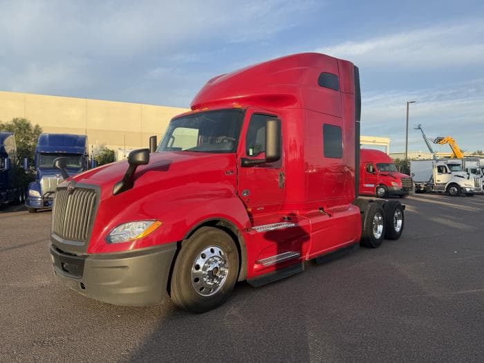 2022 International LT — photo 2