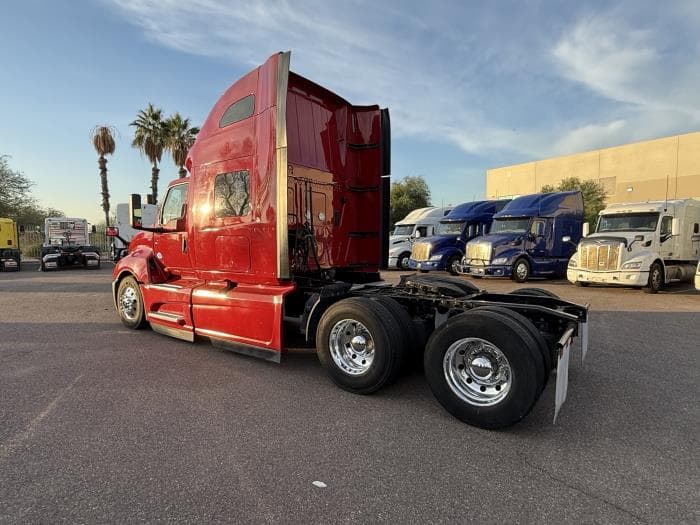 2022 International LT — photo 4