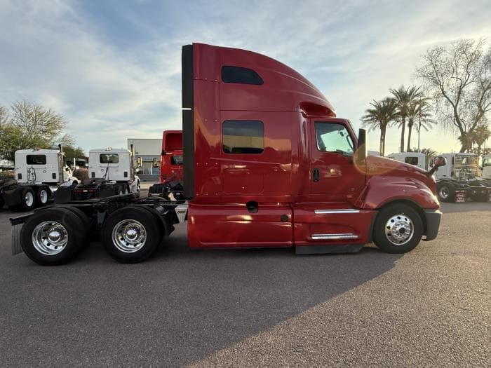 2022 International LT — photo 7