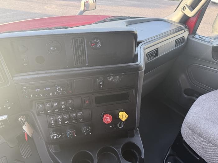 2022 International LT — photo 13