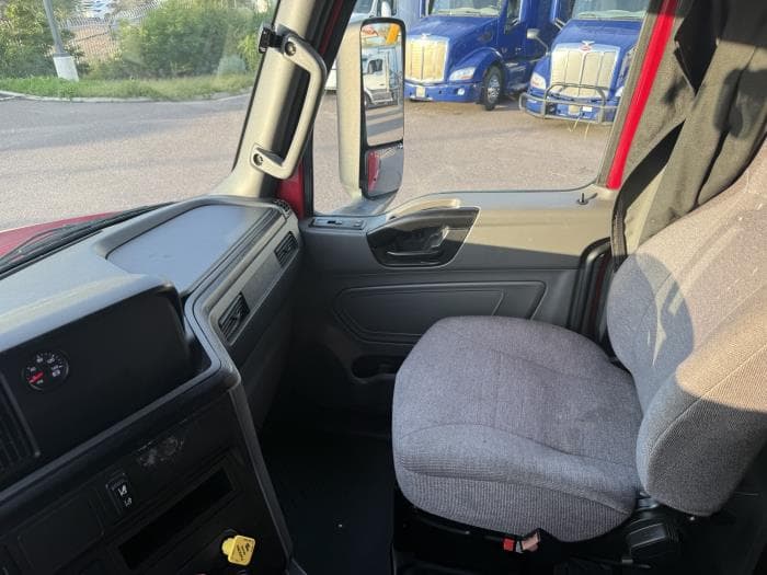 2022 International LT — photo 14