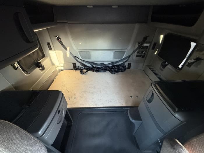 2022 International LT — photo 15