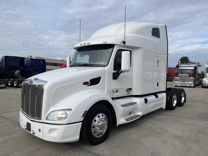 2022 Peterbilt 579 — photo 2