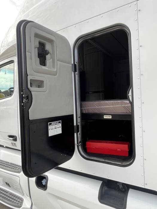 2022 Peterbilt 579 — photo 4