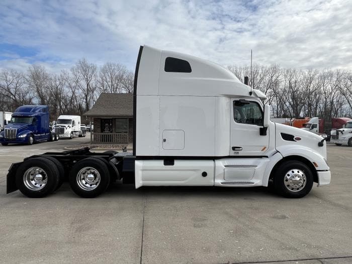 2022 Peterbilt 579 — photo 9