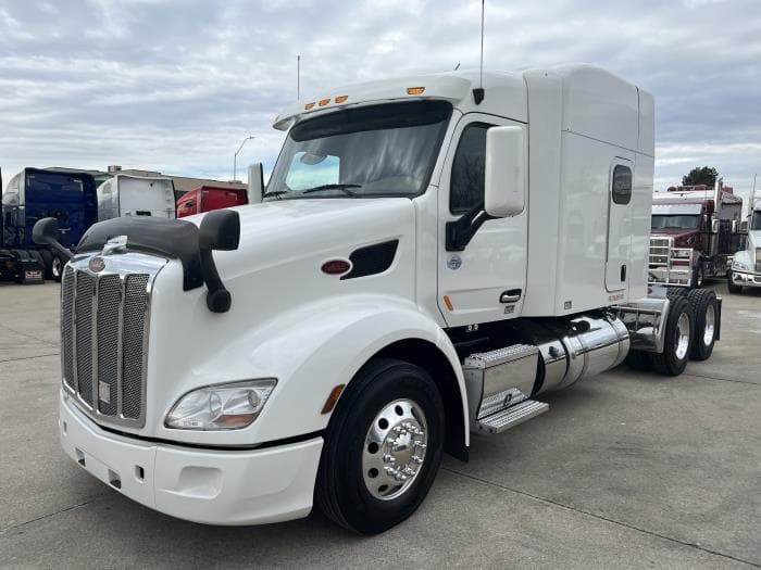2022 Peterbilt 579 — photo 2