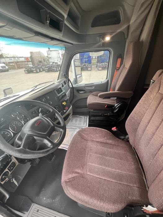 2022 Peterbilt 579 — photo 12