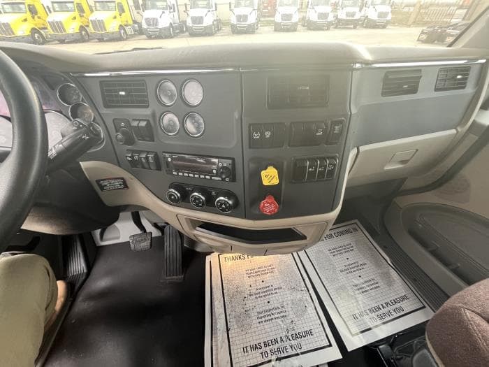 2022 Peterbilt 579 — photo 13