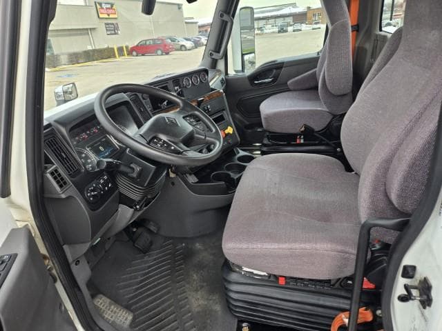 2022 International LT — photo 8