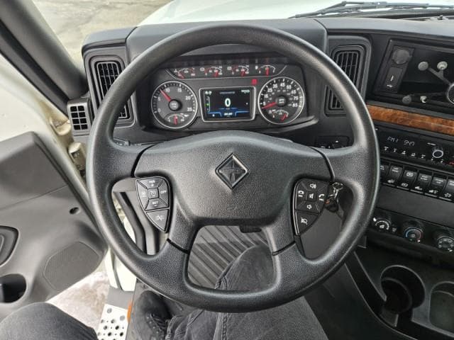 2022 International LT — photo 11