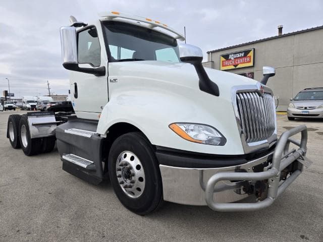 2022 International LT — photo 4