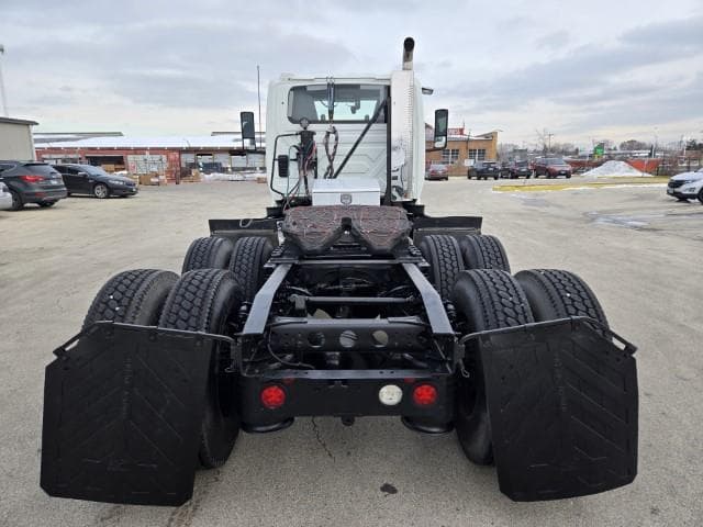 2022 International LT — photo 6