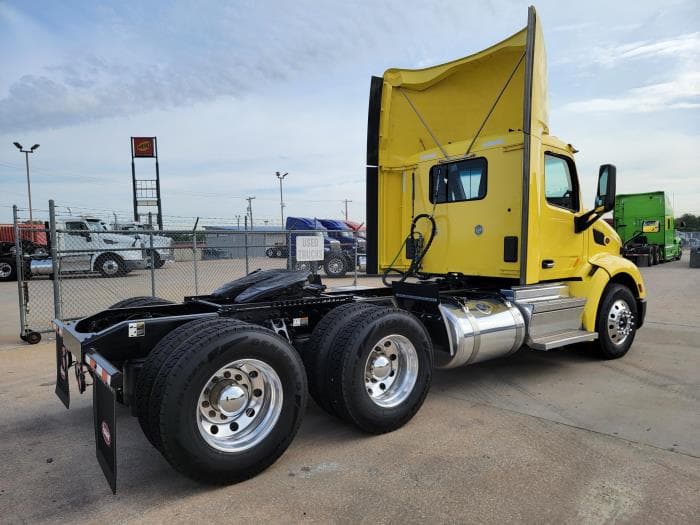 2021 Peterbilt 579 — photo 9